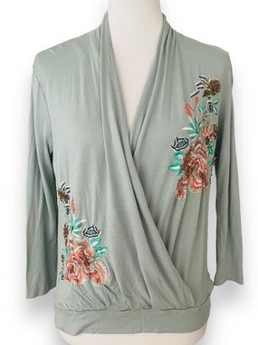 Akemi + Kin Sea Green Long Sleeve V-Neck Embroidered Floral Blouse
Top Small